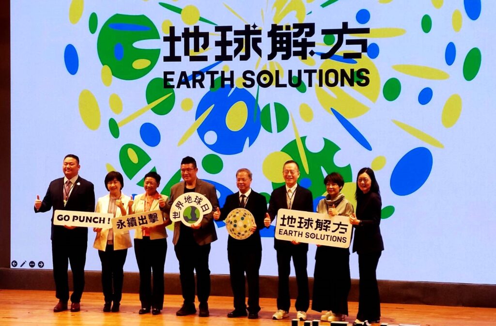 主辦的5% Design Action,與聯合線上倡議家、DreamVok意集設計、電通集團等永續夥伴、活動嘉賓一起合影。